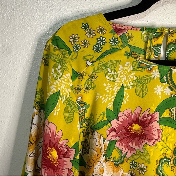 LOFT Floral Yellow Long-Sleeved Top. 1-button closure at back neckline. Sz M. - Picture 5 of 10